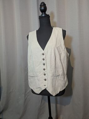 Classic Linen-Blend V-Neck Vest in Natural
